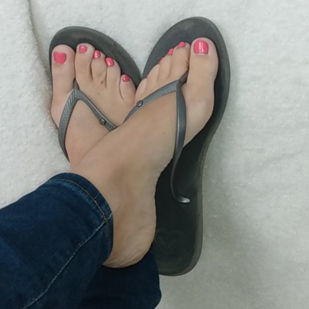 Roxy Gray Flip Flops Well Worn
